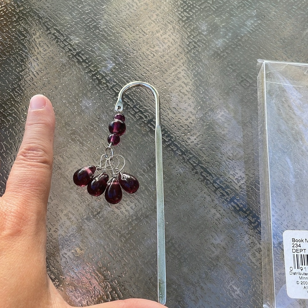 NIB metal bookmark w dangling purple beads. shepherd’s hook w 7 amethyst beads - Picture 4 of 6